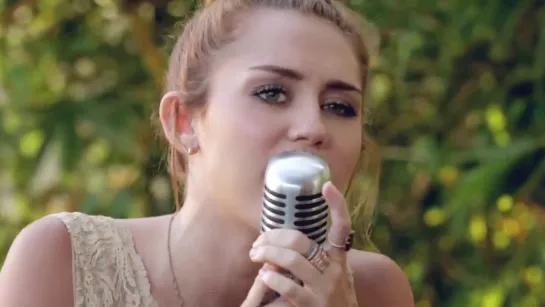 Miley Cyrus -  JOLENE (cover) The Backyard Sessions • 24-12-2012