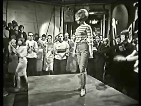 1965 LULU - "Shout" singing from Ready Steady Go