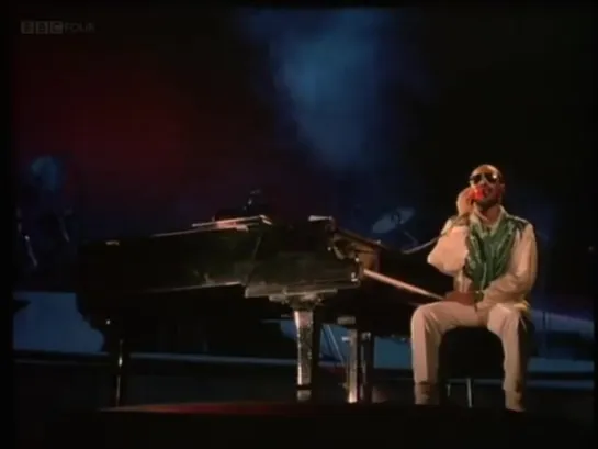 1984.  Stevie Wonder - I Just Called To Say I Love You  (HQ)