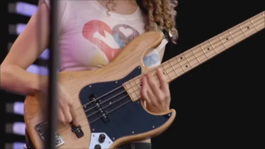 Tal Wilkenfeld - Solo Bass (Jeff Beck & Tal Wilkenfeld - Crossroads Live)  • 2007