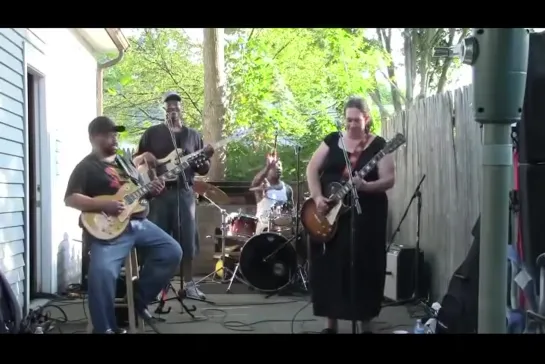 Joanna Connor Band - Walkin' Blues. Unbelievable Version @ Carty BBQ in Norwood  • 2014