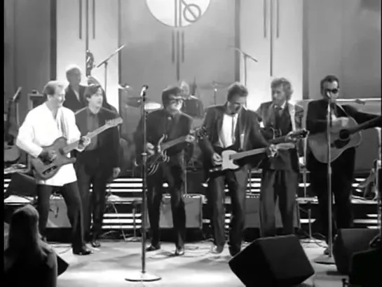 Roy Orbison - Oh, Pretty Woman  • 30-09-1987 Black  White Night Concert