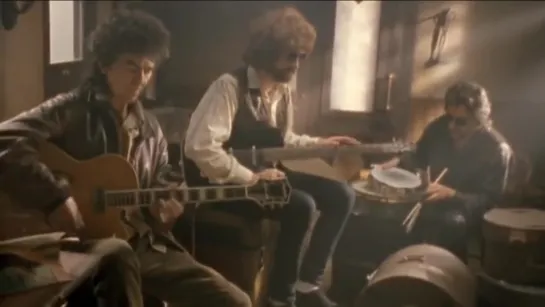 The Traveling Wilburys — End Of The Line • album Traveling Wilburys Vol.1 1988