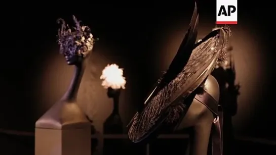 Выставка Philip Treacy в Москве