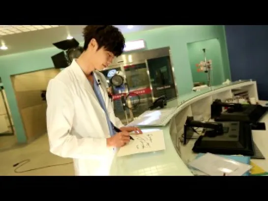 Lee Jong Suk @ Doctor Stranger Signature from chdramacube