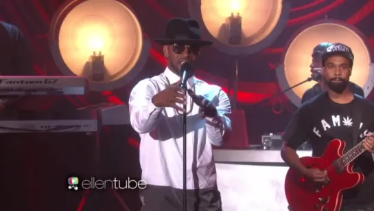 Jamie Foxx Performs "Baby's In Love" On Ellen