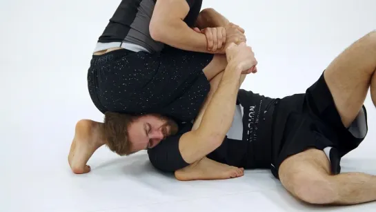 Alberto Serrano  - Triangle Choke Or Kimura - Choose Your Weapon