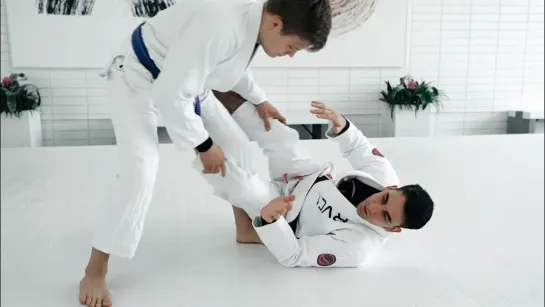 Gui Mendes - REVERSE DE LA RIVA OVERHEAD SWEEP