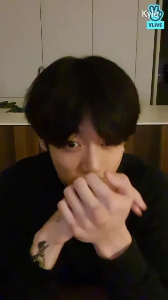 [Озвучка by Kyle] Чонгук говорит о ‘Перерыве’ BTS/ Трансляция на VLive 15.06.22