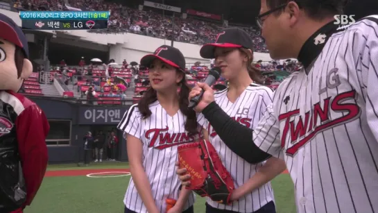 161016 Mina & Chaeyoung @ LG Twins vs Nexen Heroes