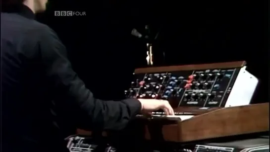 "Синтезаторная Британия / Synth Britannia" (BBC4, 2009).