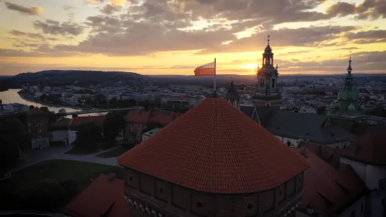 Madis - Cracow Sunset (Live Performance on The Vistula River).