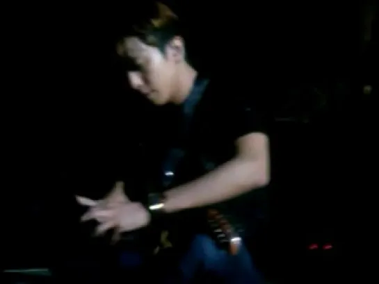 [Fancam] Yonghwa firmando autógrafo Blue Moon Chile CNBLUE 31/01/2014