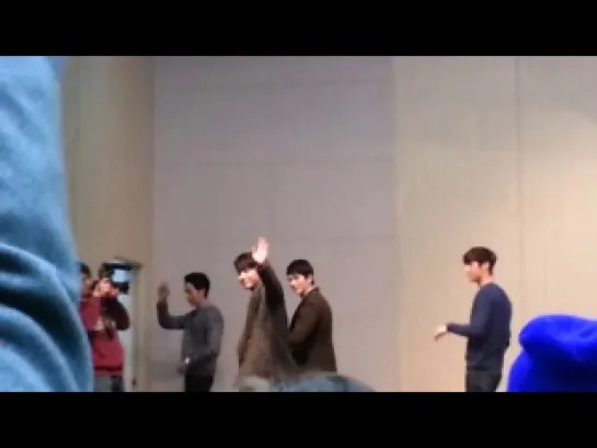 [FanCam] Автограф-сессия CNBLUE (завершение) 07/12/2013