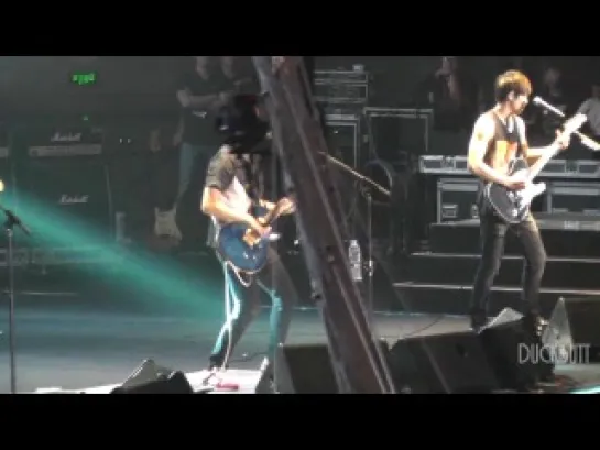 [FanCam] CNBLUE(ЕнХва) - I wanna dance (Blue moon в Гуанчжоу 07/09/2013)