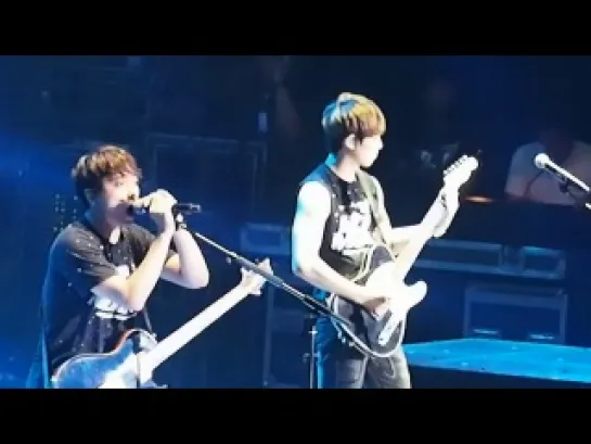 [FanCam] CNBLUE - Feel good (Blue Moon в Гуанчжоу 07/09/2013)