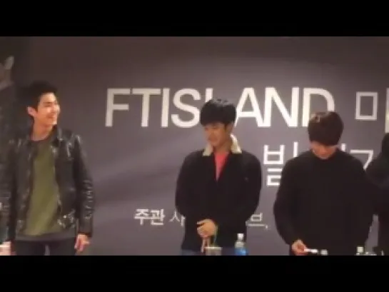 [FanCam] Автограф-сессия FTISLAND 07/12/2013 (3)