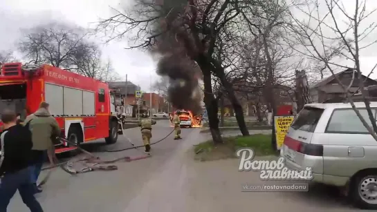 Такси Рено Логан сгорел на Черепахина Гвардейском 16.3.2020 Ростов-на-Дону Главный