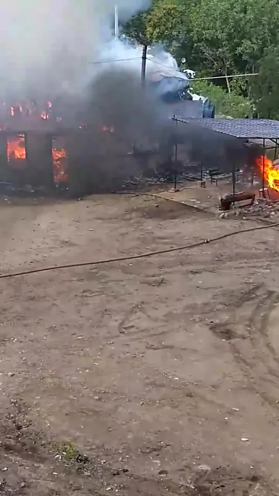 Под Александровским мостом сгорели три дома где жили цыгане 17.6.2019 Ростов-на-Дону Главный