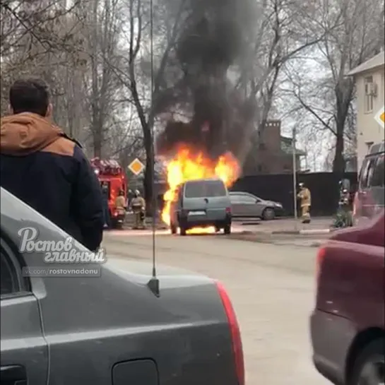 Сгорела машина на ул Привокзальной в Азове 14.12.2018 Ростов-на-Дону Главный