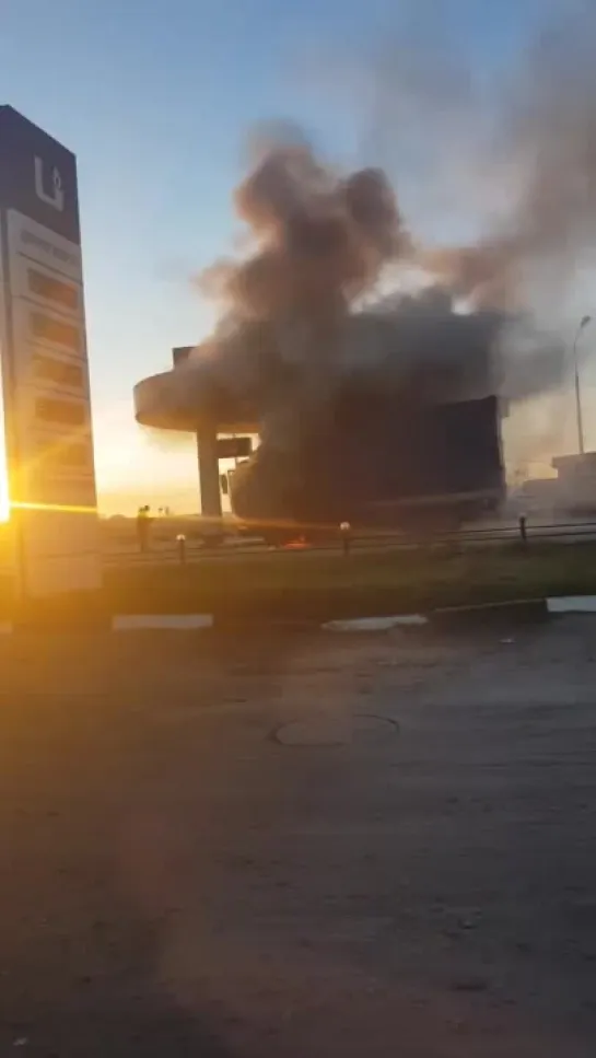 Утром между Койсугом и Батайском сгорел грузовик 7.11.2018 Ростов-на-Дону Главный