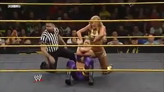 Bayley (w/Natalya) vs Summer Rae (w/Sasha Banks)