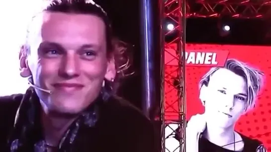 Panel Jamie Campbell Bower