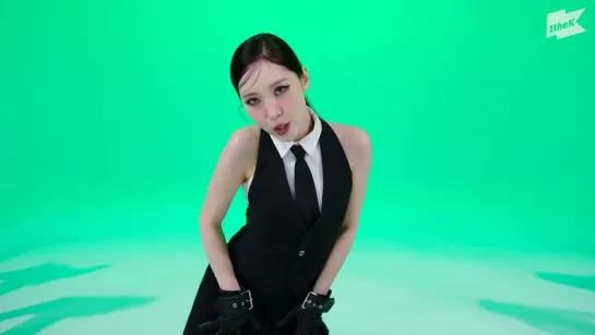 SUNMI - STRANGER (Suit) Dance Performance