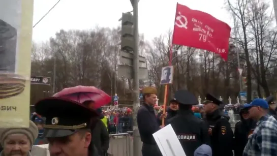 В Перми запретили пронос #ЗнамяПобеды, и любых других флагов и знамён символизирующих победу в ВОВ. #9мая #ДеньПобеды