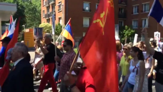 “Бессмертный полк» идёт по Парижу! La marche du «Régiment immortel» à Paris!