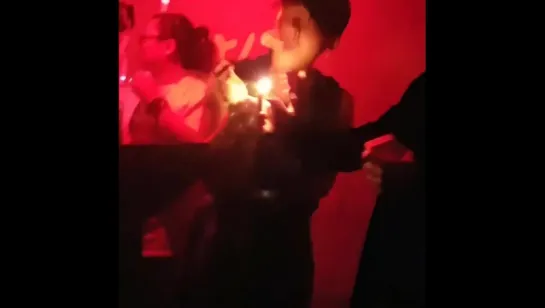 CL x GD dance & sing " hello bitches" 2, GD smoke :)