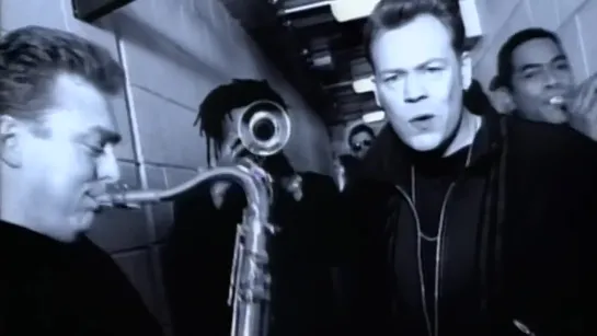 UB40 - (I Can't Help) Falling In Love With You