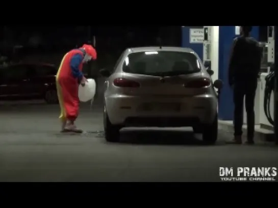 Killer Clown Scare Prank [720p]