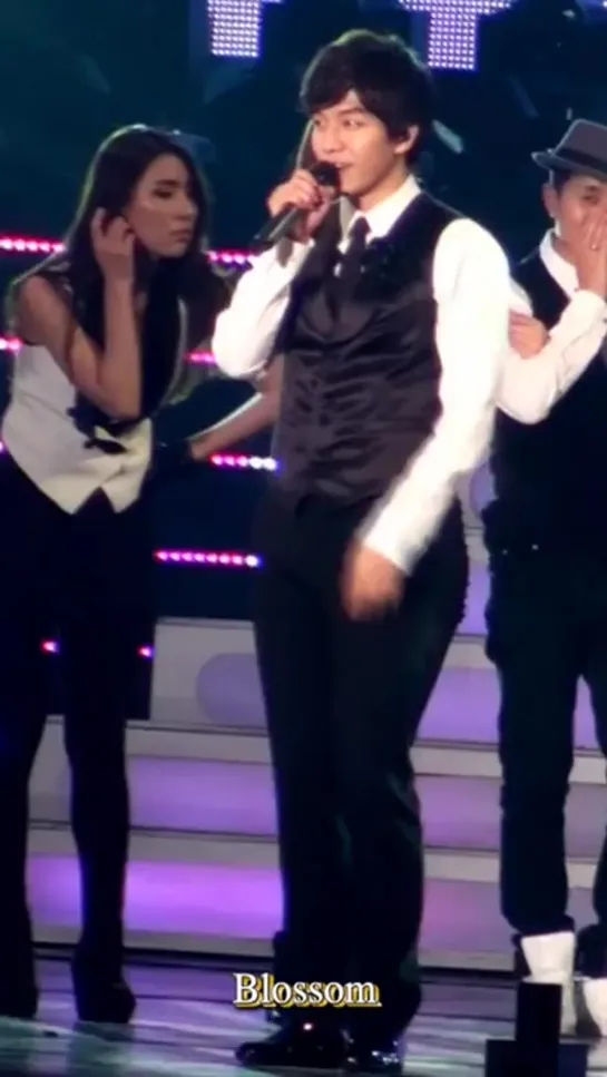 12.01.19 Seoul Music Awards Fancam 4 - Lee Seung Gi [ibfxVIGmGrE]