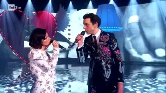 Mika e Elisa cantano “Piazza Grande” - Stasera CasaMika