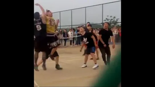 [FANCAM] 160530 Kris Wu Yifan Playing Basketball