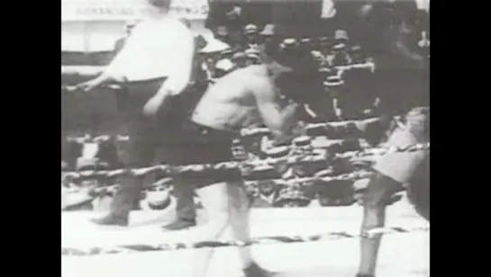 Jack Johnson vs Fireman Jim Flynn (July 4, 1912) Retains the heavyweight crown.