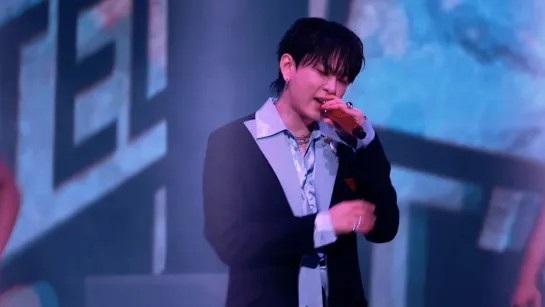 [PERF] 용준형 (YONG JUN HYUNG) - ‘LONELY’ Live Clip @ 2023 용준형 CONCERT [LONER'S ROOM]