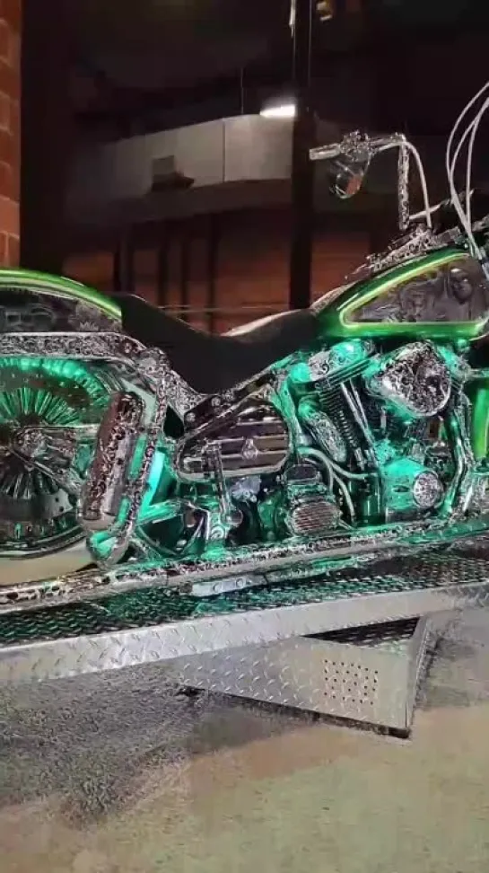 Harley_Davidson_Vicla_Softail.mp4