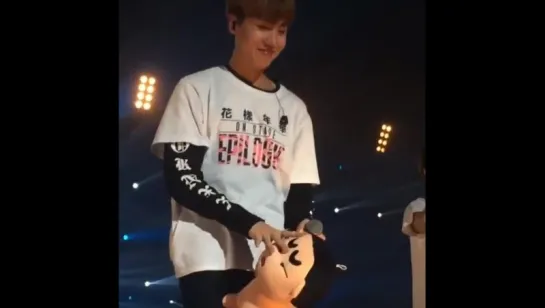 Hoseok vs Naked doll