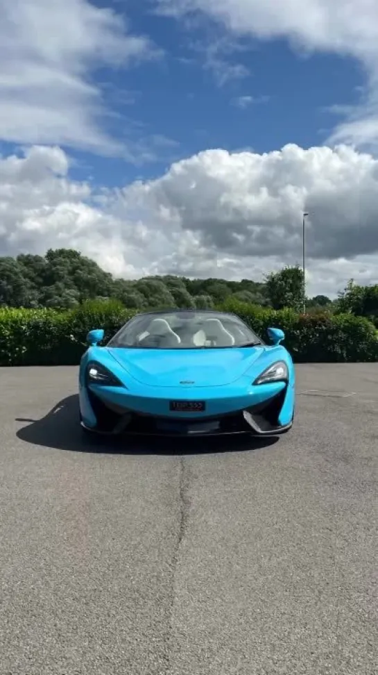 McLaren 570S Spider в специальном цвете Curaçao Blue