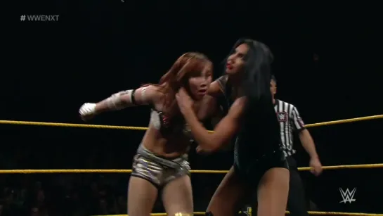 Kairi Sane vs Billie Kay (w/Peyton Royce)