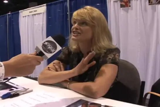 Stylin Online interviews Erika Eleniak  Anaheim Comicon