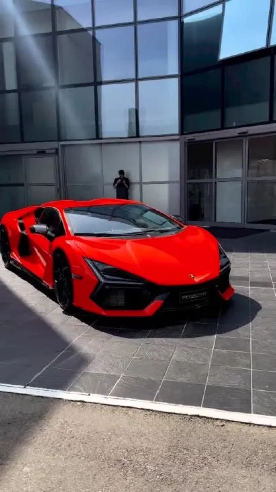 Lamborghini Revuelto, 2023.