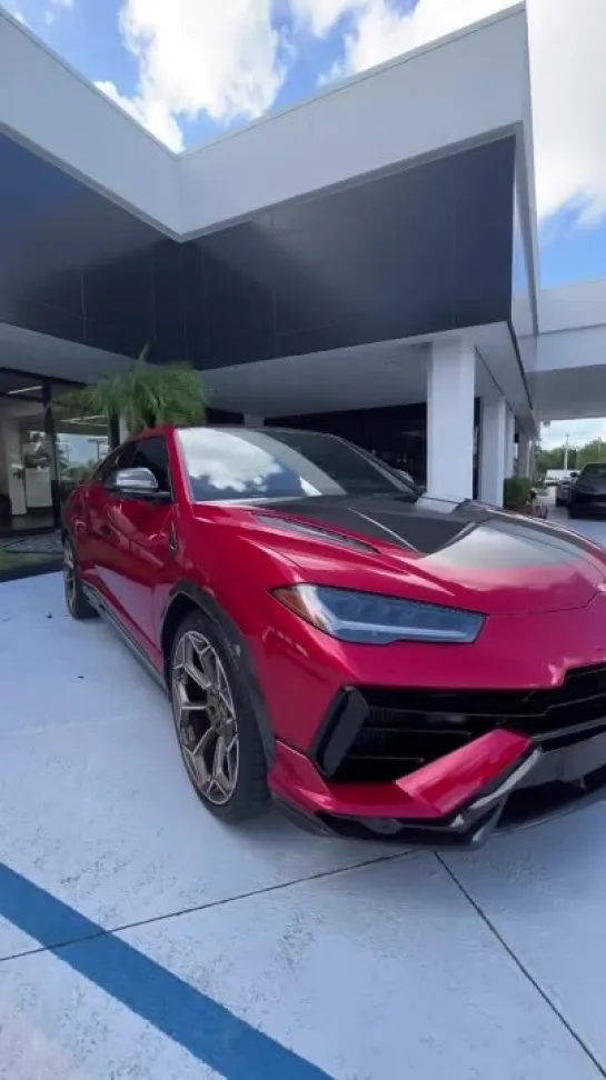 Lamborghini Urus Performante в цвете Rosso Efesto