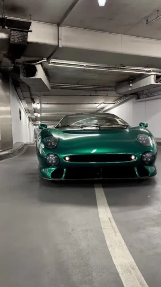 Рестомод Jaguar XJ220 от Don Law Racing в цвете Pearl Green