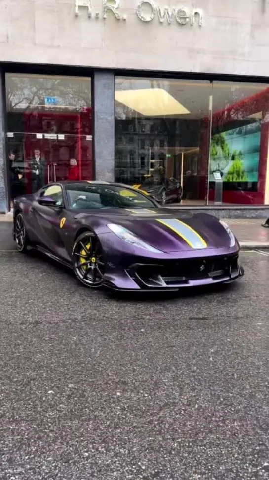 Ferrari 812 Competizione в цвете Viola Hong Kong и матовой пленке