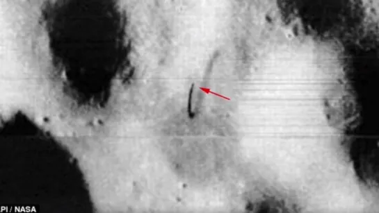 HUGE Alien Antenna on the Moon! - UFO hunter claims And they have Bases there too