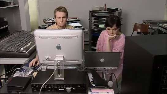 Björk and her Apple notebook