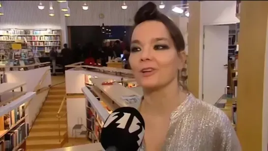 Björk karaoke interview 2011 (icelandic)